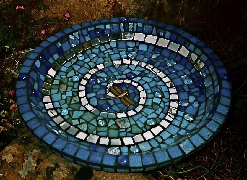 mosaic birdbath by Jane Kelly, JK Mosaics, www.janekellymosaics.com